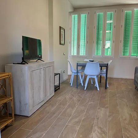 Apartment Coach 4 *